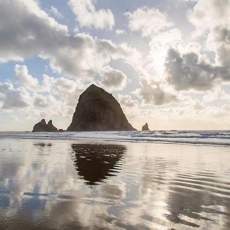 Cannon Beach Retreat: Oceanfront Suites with Fireplaces Exterior photo