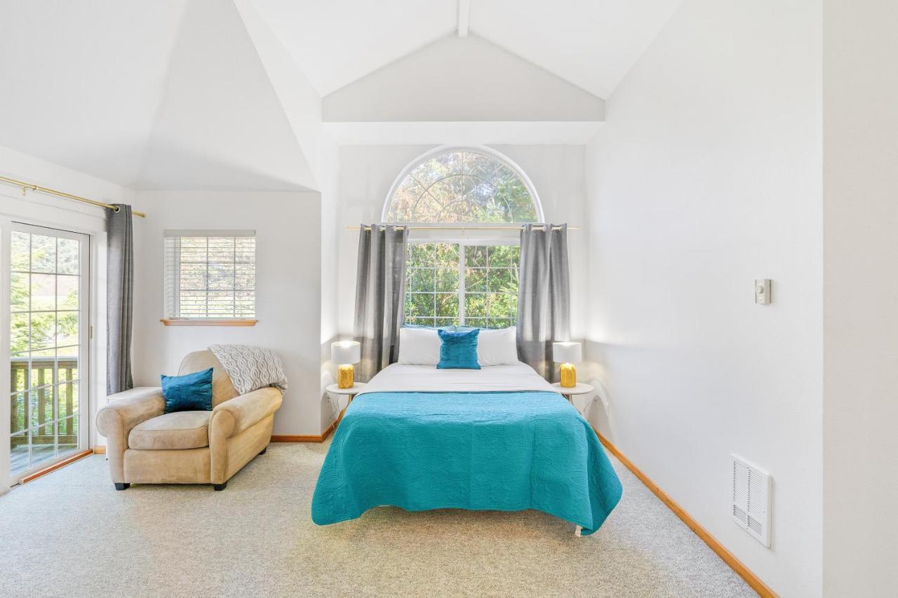 Cannon Beach Retreat: Oceanfront Suites with Fireplaces Exterior photo