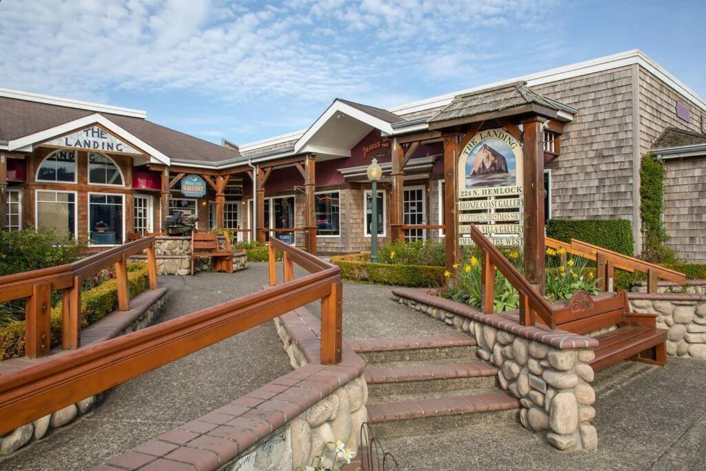 Cannon Beach Retreat: Oceanfront Suites with Fireplaces Exterior photo