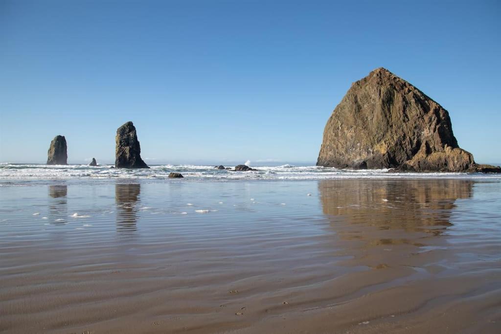 Cannon Beach Retreat: Oceanfront Suites with Fireplaces Exterior photo